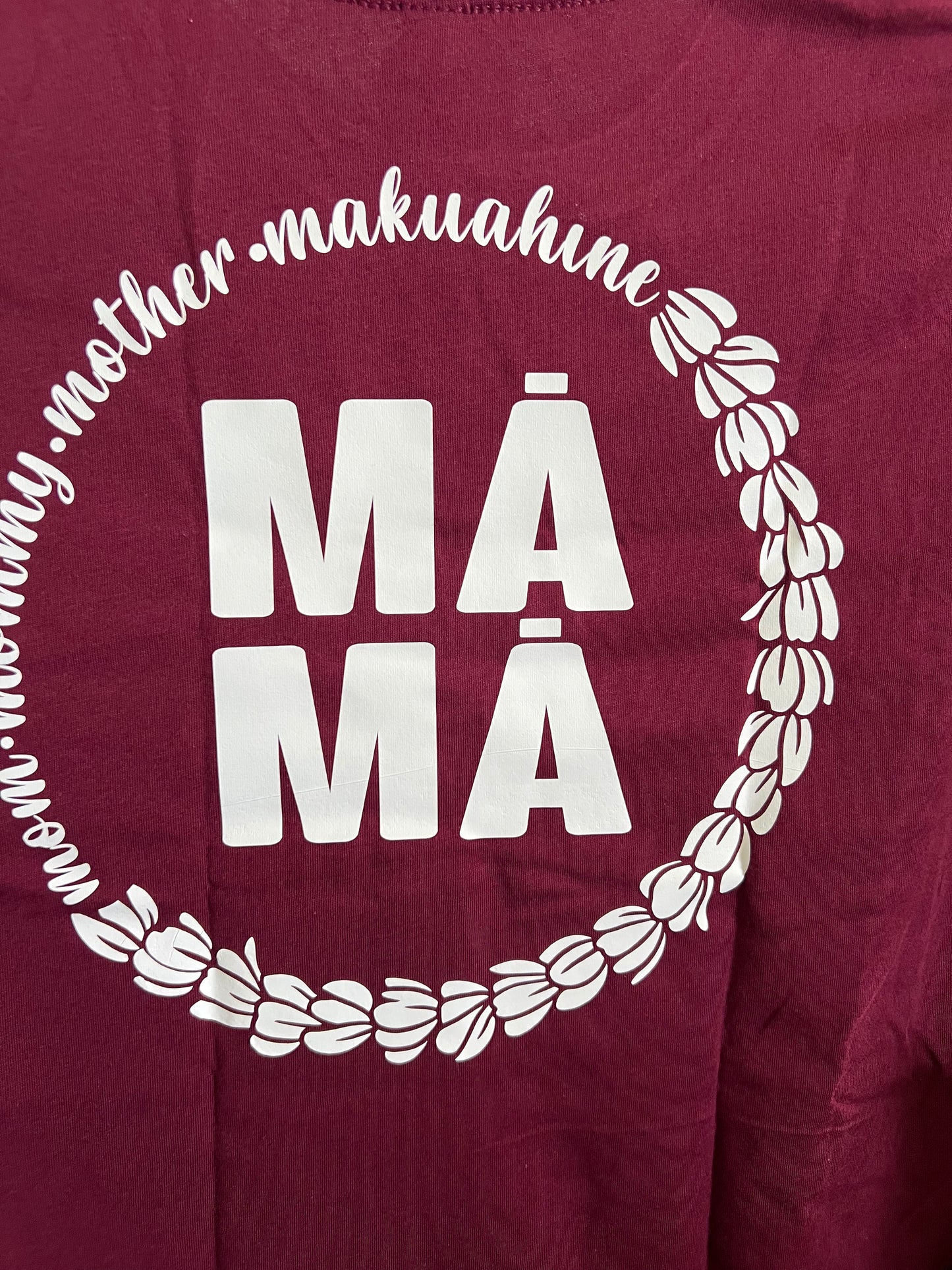 Mama pikake on maroon