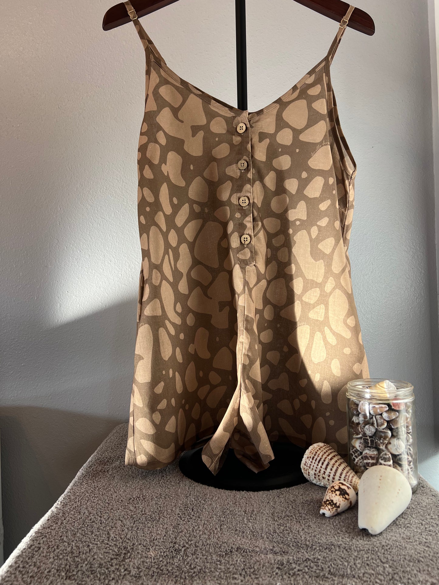 Pūpū Pōniuniu Lana Romper