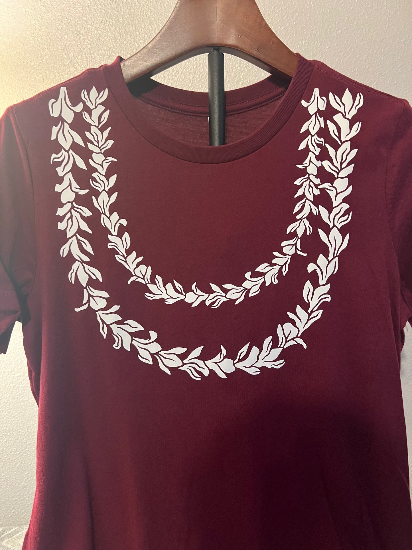 Lei Awapuhi in Ke’oke’o on maroon tee
