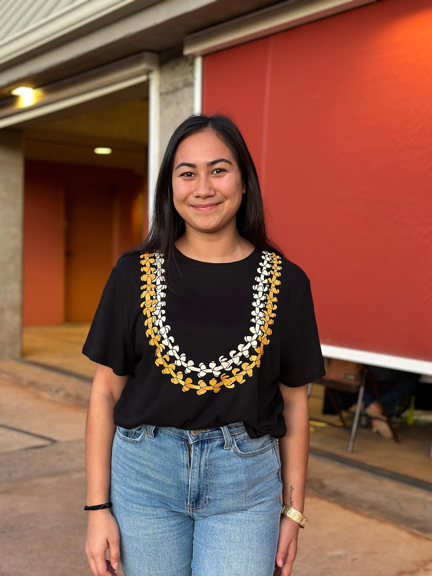 Double puakenikeni lei tee