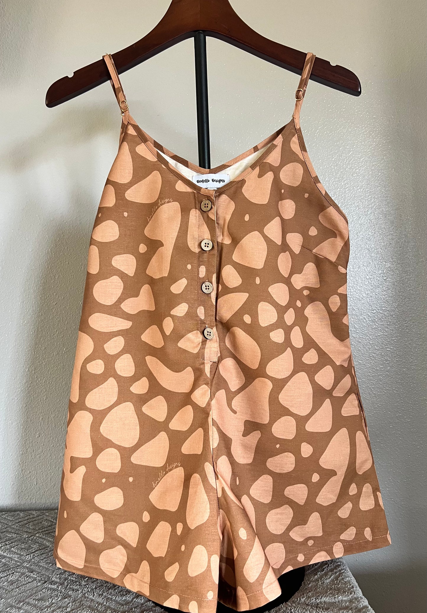 Lana Romper in Pūpū Pōniuniu