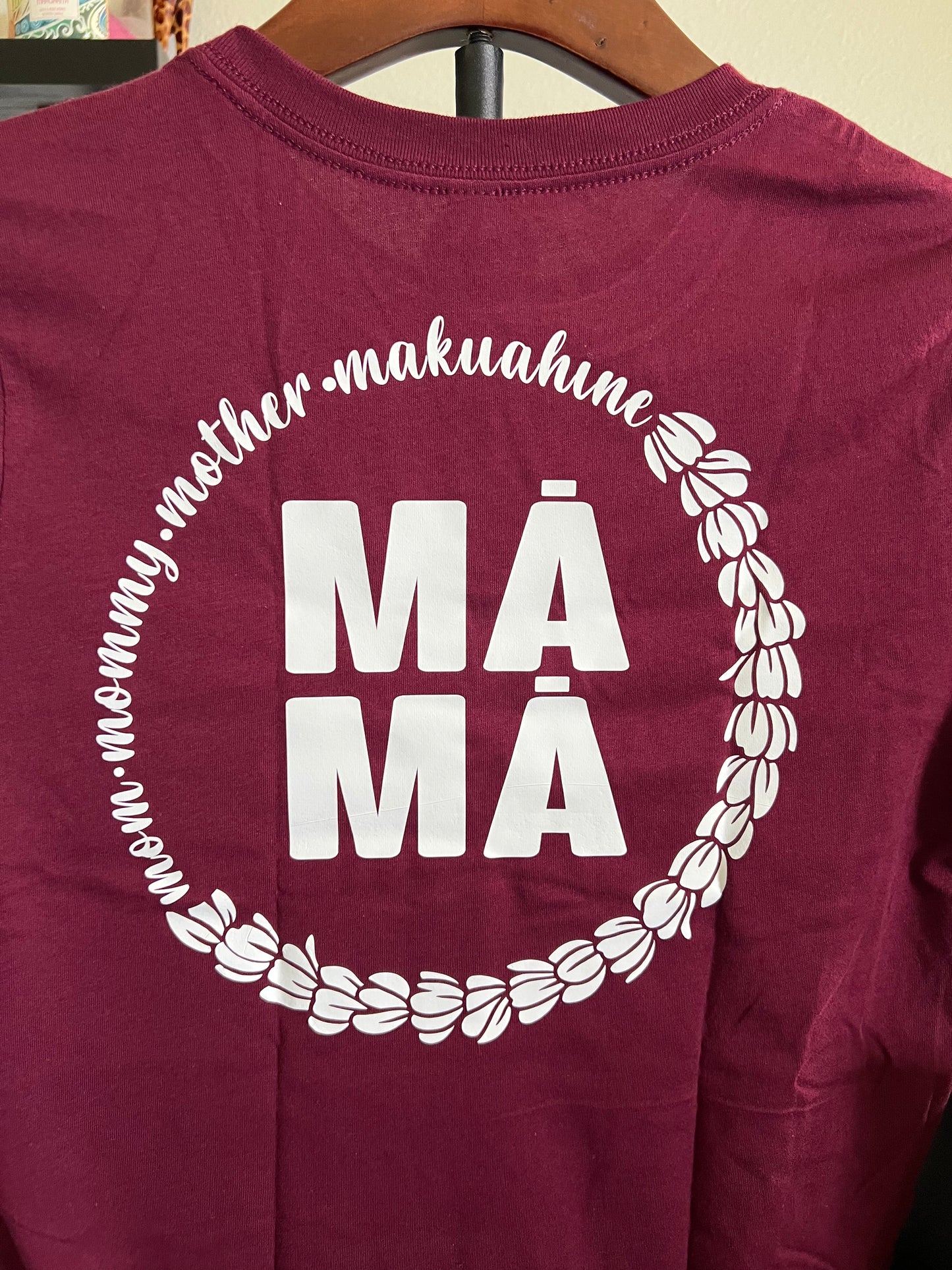 Mama pikake on maroon