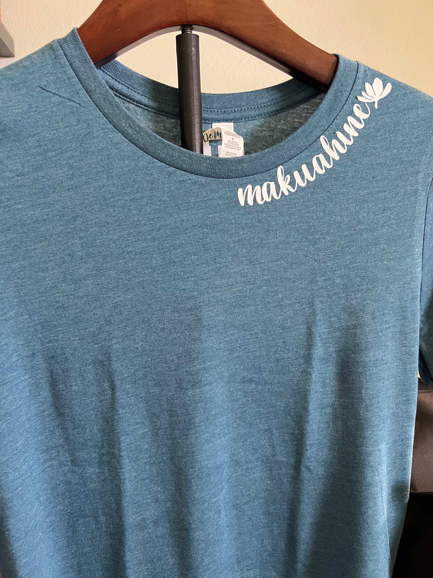 Mama pikake on vintage blue